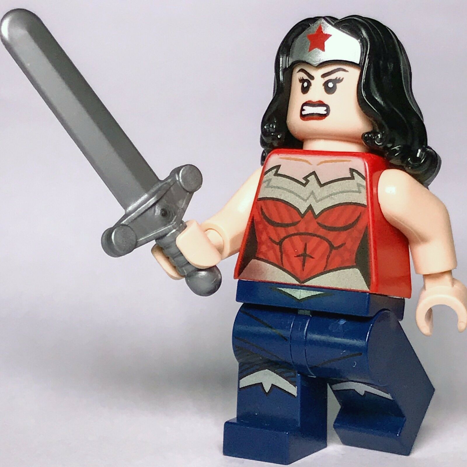 DC Super Heroes LEGO Wonder Woman Justice League Minifigure from set 76026 - Bricks & Figures